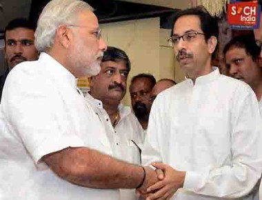 गुजरात जल रहा है और PM मोदी दुनिया घूम रहे हैं: शिवसेना