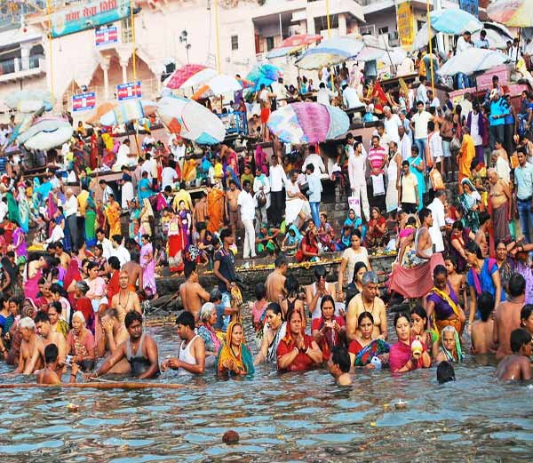 गंगा दशहरा पर काशी में हजारों भक्तों ने लगाई आस्‍था की डुबकी, देखें PHOTOS