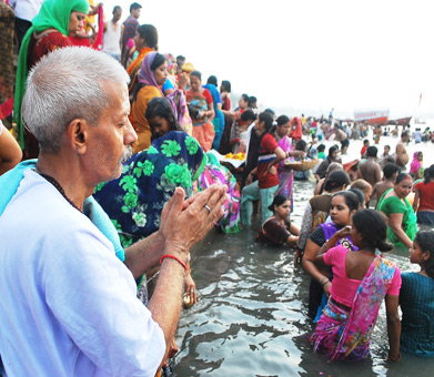 गंगा दशहरा पर काशी में हजारों भक्तों ने लगाई आस्‍था की डुबकी, देखें PHOTOS