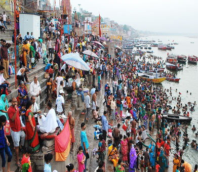 गंगा दशहरा पर काशी में हजारों भक्तों ने लगाई आस्‍था की डुबकी, देखें PHOTOS