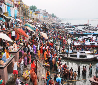 गंगा दशहरा पर काशी में हजारों भक्तों ने लगाई आस्‍था की डुबकी, देखें PHOTOS