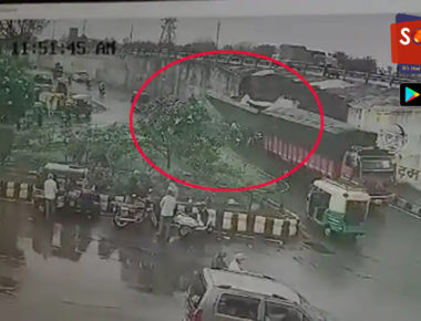 આજી ડેમ ખાતે ઓવરબ્રિજની દીવાલ ધરાશયી, 2 લોકોના મોત, ઘટનાના CCTV ફૂટેજ સામે આવ્યાં