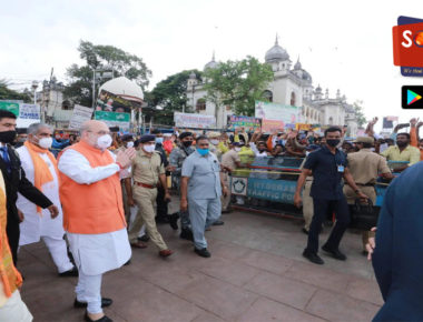 Asaduddin Owaisi के गढ़ में Amit Shah की ललकार, भाग्यलक्ष्मी मंदिर में पूजा के बाद रोड शो