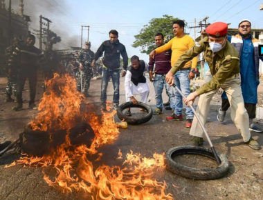 सड़कें जाम, कहीं चले पत्थर, कहीं आगजनी: 50 प्वाइंट्स में जानें क्या है भारत बंद का असर