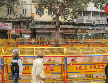 दिल्ली: हनुमान मंदिर पर सियासत तेज, चांदनी चौक में हिंदू संगठनों का प्रदर्शन