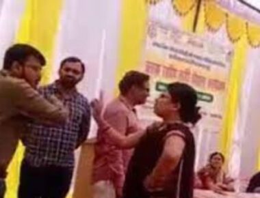 बलिया: ‘थप्पड़ कांड’ में शिक्षक और प्रधानाध्यापिका सस्पेंड, नारी चौपाल के दौरान मारपीट का वीडियो हुआ था वायरल