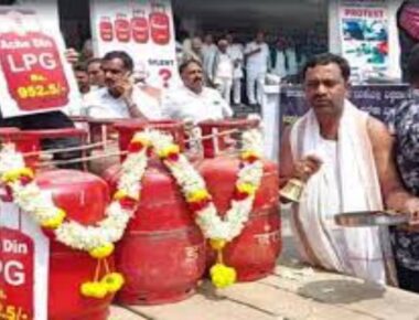 Rahul Gandhi Roasts BJP Over Fuel Prices, Congress ‘Worships’ Cylinders