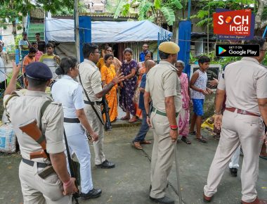 बंगाल पंचायत चुनाव में लोकतंत्र तार-तार, अब तक 14 की मौत, पोलिंग बूथ में तोड़फोड़-आगजनी