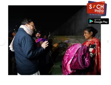 Uttarakhand News: ठंड में ठिठुरते लोगों को देख सीएम धामी ने रुकवाया काफिला, जरुरतमंदों को खुद बांटे कंबल